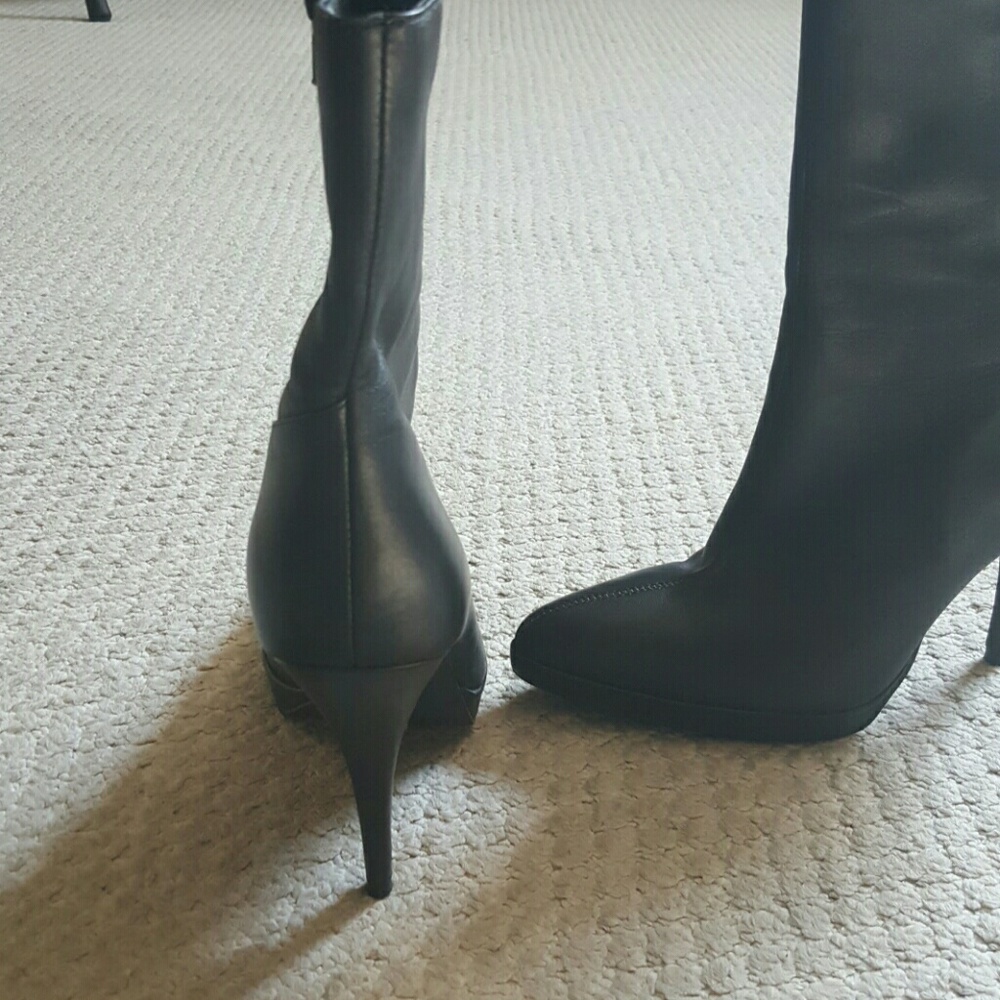 Boots - Picture 4 of 6